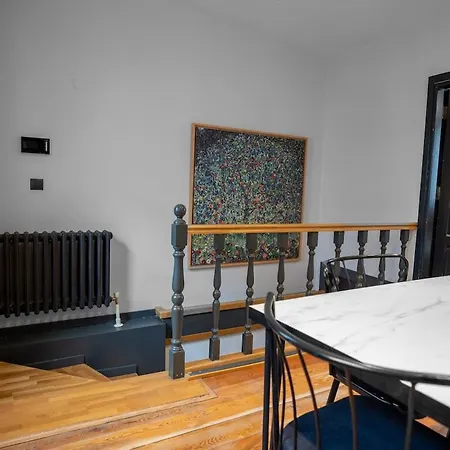 Apartmán Designed 2br Rooftop Duplex With Private Terrace