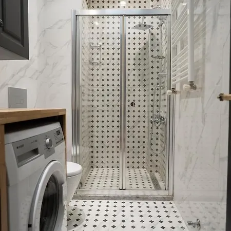 Designed 2br Rooftop Duplex With Private Terrace