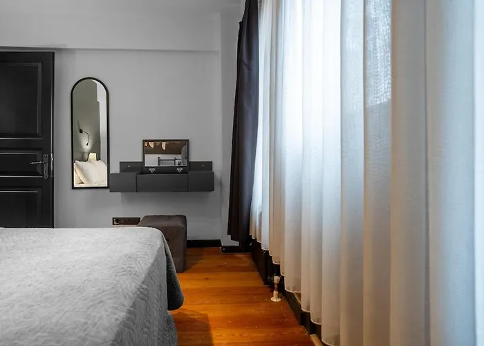 Designed 2br Rooftop Duplex With Private Terrace