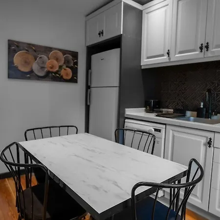 Designed 2br Rooftop Duplex With Private Terrace *