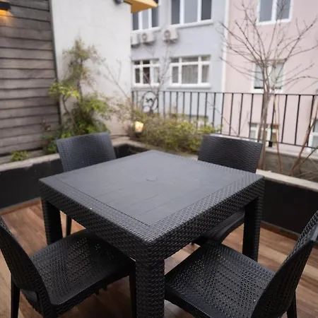 Designed 2br Rooftop Duplex With Private Terrace