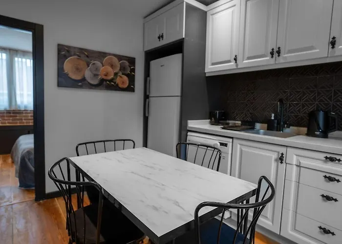 Designed 2br Rooftop Duplex With Private Terrace *